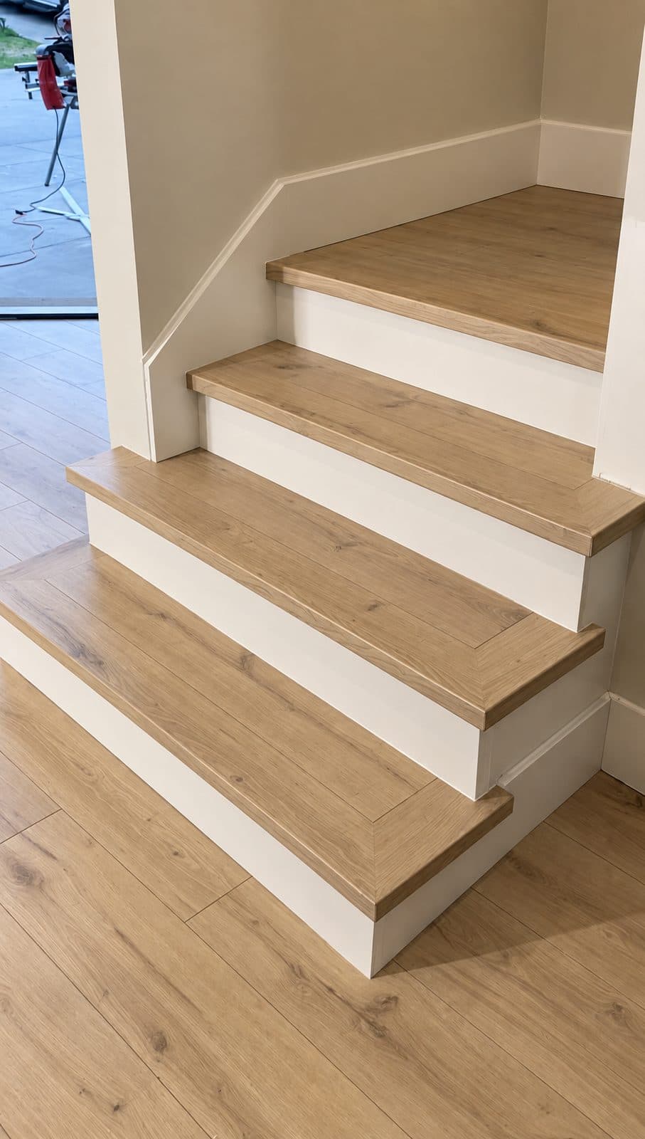 Light wood stair treads with square nosings and white risers